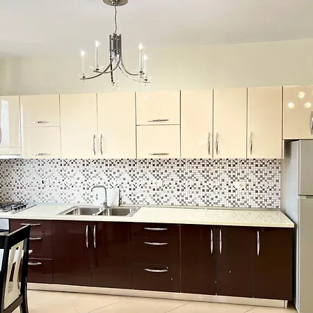 Apartment Boulevard Views -